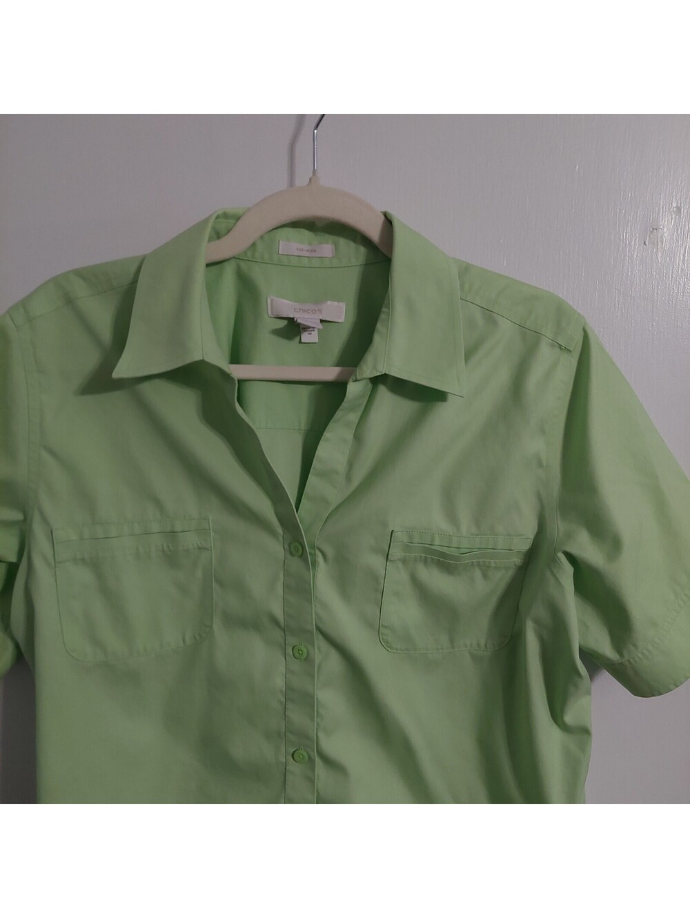 Chico's Women's Light Green Short Sleeve Button-Up Shirt Size 2